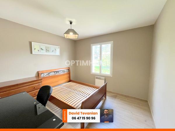 Maison de plain-pied avec garage d'une surface de 117 m², 2 chambres et une buanderie, excellent DPE C dans un environnement très calme sur la commune de Villefranche sur Cher