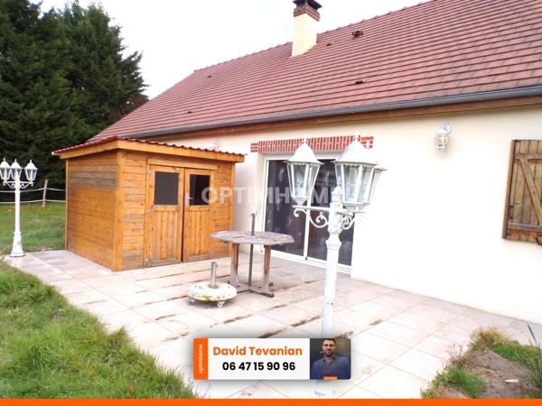Maison de plain-pied avec garage d'une surface de 117 m², 2 chambres et une buanderie, excellent DPE C dans un environnement très calme sur la commune de Villefranche sur Cher