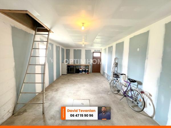 Maison de plain-pied avec garage d'une surface de 117 m², 2 chambres et une buanderie, excellent DPE C dans un environnement très calme sur la commune de Villefranche sur Cher