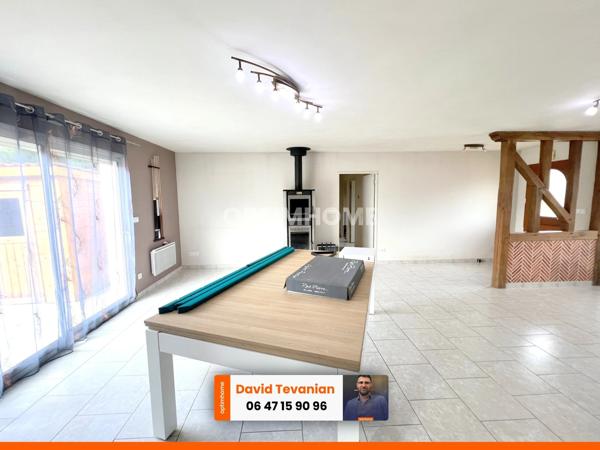 Maison de plain-pied avec garage d'une surface de 117 m², 2 chambres et une buanderie, excellent DPE C dans un environnement très calme sur la commune de Villefranche sur Cher