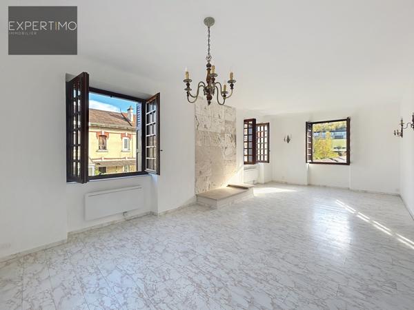 Viviez (12110) Maison à Vivier-Pont : lumineuse, bien située et pleine de potentiel