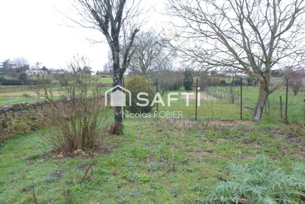 Maison de bourg avec grand jardin, garage, aux portes de Niort !