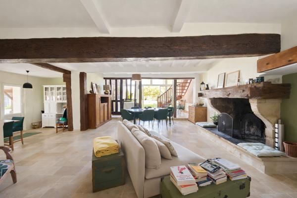 Propriété de caractère en pierre – 4,7 ha, étang, piscine et vue panoramique