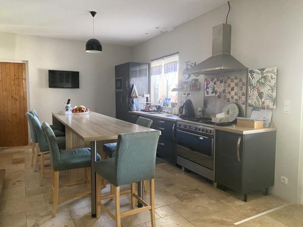 Propriété de caractère en pierre – 4,7 ha, étang, piscine et vue panoramique
