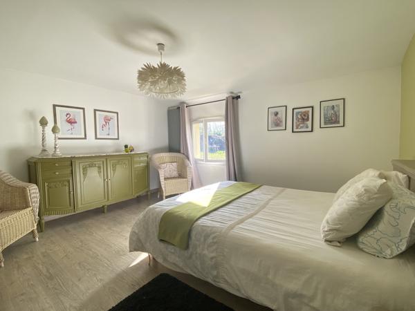 Propriété de caractère en pierre – 4,7 ha, étang, piscine et vue panoramique
