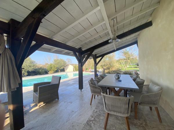 Propriété de caractère en pierre – 4,7 ha, étang, piscine et vue panoramique