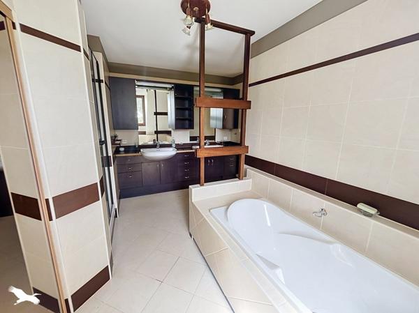 Maison 442 260 € La Coquille 7 p 280 m² DPE C
