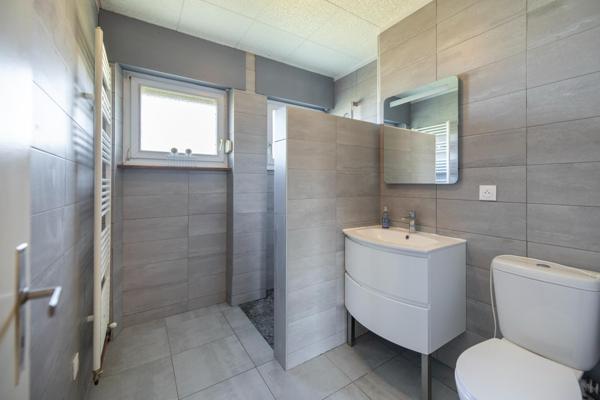 Maison de 90m² avec 3 chambres, garage, et jardin