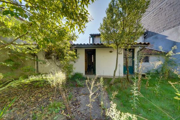 Bordeaux (33100) Immeuble de 2 lots de 102m2 habitables avec jardin et sous-sol