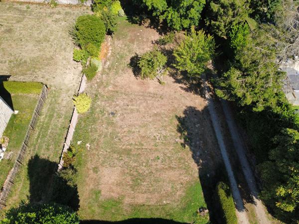 A vendre Terrain à bâtir borné et viabilisé hors lotissement -libre de constructeur. Plouër-sur-Rance