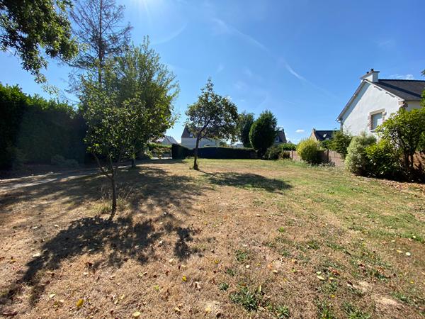 A vendre Terrain à bâtir borné et viabilisé hors lotissement -libre de constructeur. Plouër-sur-Rance