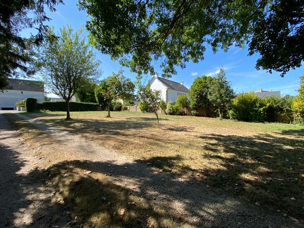 A vendre Terrain à bâtir borné et viabilisé hors lotissement -libre de constructeur. Plouër-sur-Rance
