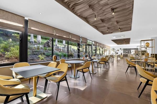 Opportunité Rare : Domaine Gastronomique de Rang Michelin et Hôtellerie de Prestige Clé en Main près de Périgueux