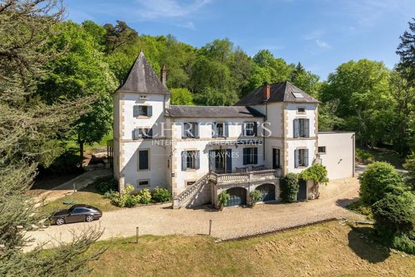 Opportunité Rare : Domaine Gastronomique de Rang Michelin et Hôtellerie de Prestige Clé en Main près de Périgueux