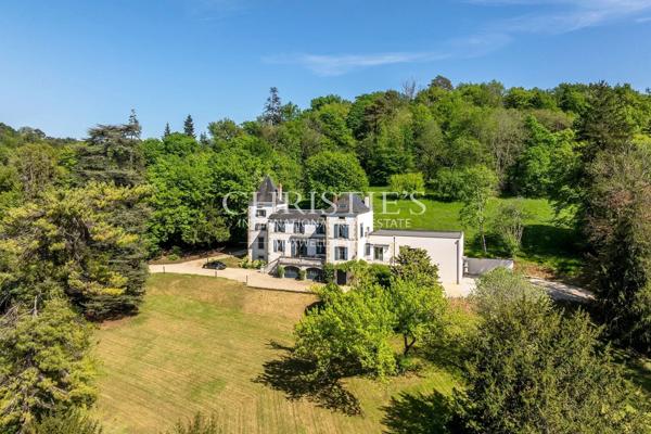 Opportunité Rare : Domaine Gastronomique de Rang Michelin et Hôtellerie de Prestige Clé en Main près de Périgueux