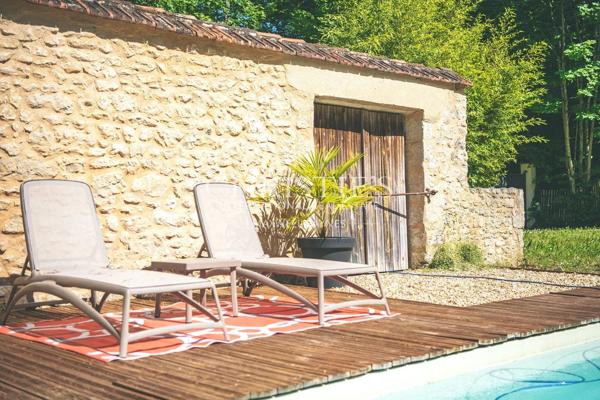 Opportunité Rare : Domaine Gastronomique de Rang Michelin et Hôtellerie de Prestige Clé en Main près de Périgueux