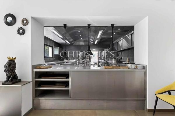 Opportunité Rare : Domaine Gastronomique de Rang Michelin et Hôtellerie de Prestige Clé en Main près de Périgueux