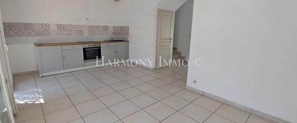 A vendre- A 300m de la plage! Maison T3 plus garage à Sanary-sur-mer 83 110(Var).