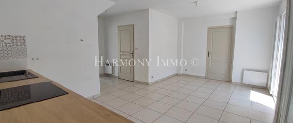A vendre- A 300m de la plage! Maison T3 plus garage à Sanary-sur-mer 83 110(Var).