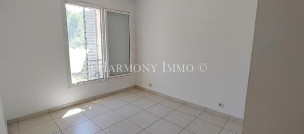A vendre- A 300m de la plage! Maison T3 plus garage à Sanary-sur-mer 83 110(Var).