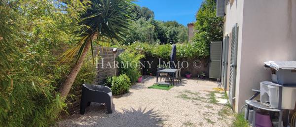 A vendre- A 300m de la plage! Maison T3 plus garage à Sanary-sur-mer 83 110(Var).