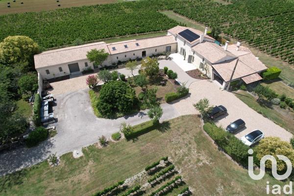 Domaine 11 pièces de 390 m² à Saint-André-de-Cubzac (33240)