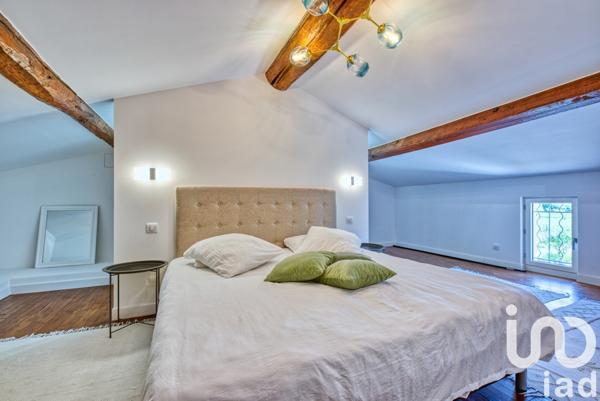 Domaine 11 pièces de 390 m² à Saint-André-de-Cubzac (33240)