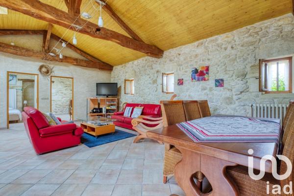 Domaine 11 pièces de 390 m² à Saint-André-de-Cubzac (33240)