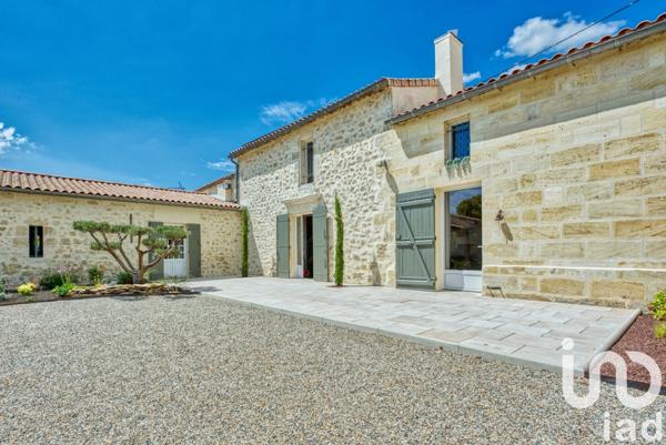 Domaine 11 pièces de 390 m² à Saint-André-de-Cubzac (33240)