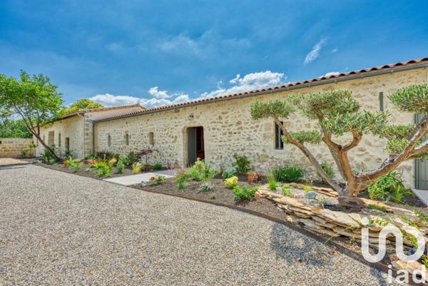 Domaine 11 pièces de 390 m² à Saint-André-de-Cubzac (33240)