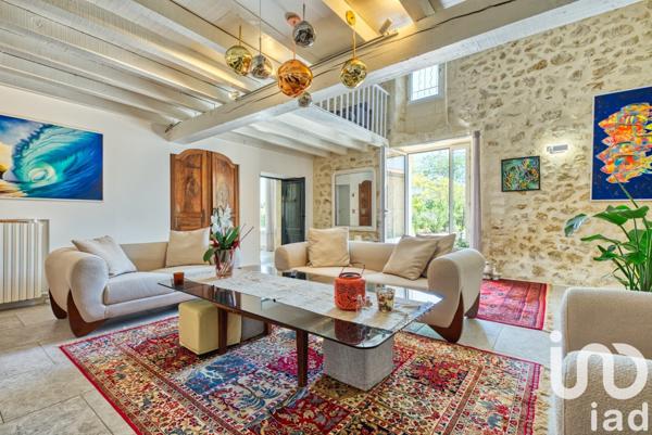 Domaine 11 pièces de 390 m² à Saint-André-de-Cubzac (33240)