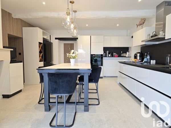 Domaine 11 pièces de 390 m² à Saint-André-de-Cubzac (33240)