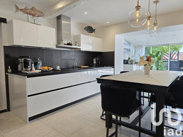 Domaine 11 pièces de 390 m² à Saint-André-de-Cubzac (33240)