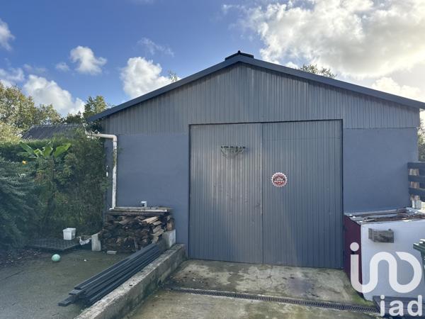 Maison traditionnelle 8 pièces de 200 m² à Landaul (56690)