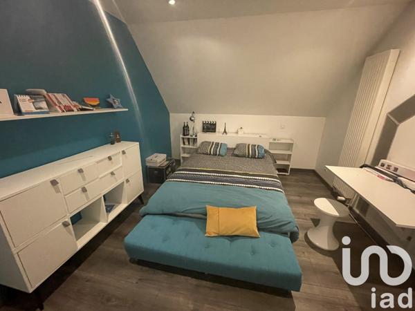 Maison traditionnelle 8 pièces de 200 m² à Landaul (56690)