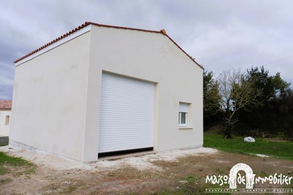 TERRAIN VIABILISE AVEC GRAND GARAGE - 20MN ROYAN