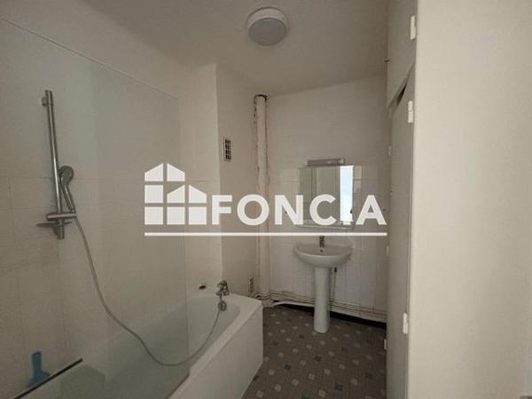 Location Appartement 3 pièces 78.79 m² - 145 AVENUE LACASSAGNE Lyon 69003