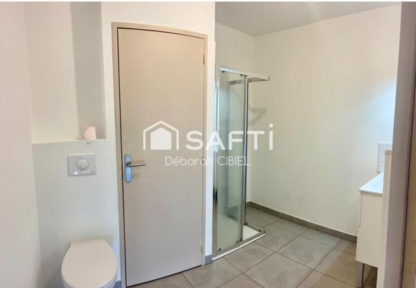 Appartement deux pièces avec extérieur et parking privatif