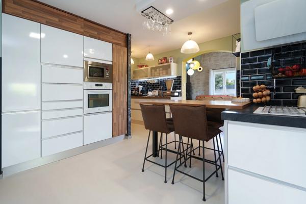 Maison T5 atypique et pleine de charme à POUSSAN ( 34)