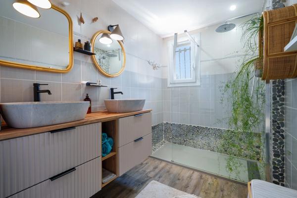 Maison T5 atypique et pleine de charme à POUSSAN ( 34)
