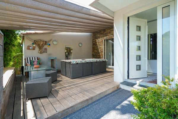 Maison T5 atypique et pleine de charme à POUSSAN ( 34)