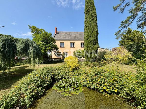 A vendre - Maison avec studio indépendant, grange et jardin sans vis-à-vis - 10 pièces - Saint-Hilaire-du-Bois - D5941