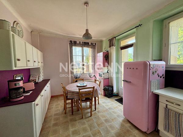 A vendre - Maison avec studio indépendant, grange et jardin sans vis-à-vis - 10 pièces - Saint-Hilaire-du-Bois - D5941