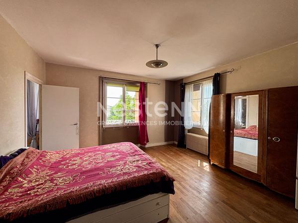 A vendre - Maison avec studio indépendant, grange et jardin sans vis-à-vis - 10 pièces - Saint-Hilaire-du-Bois - D5941