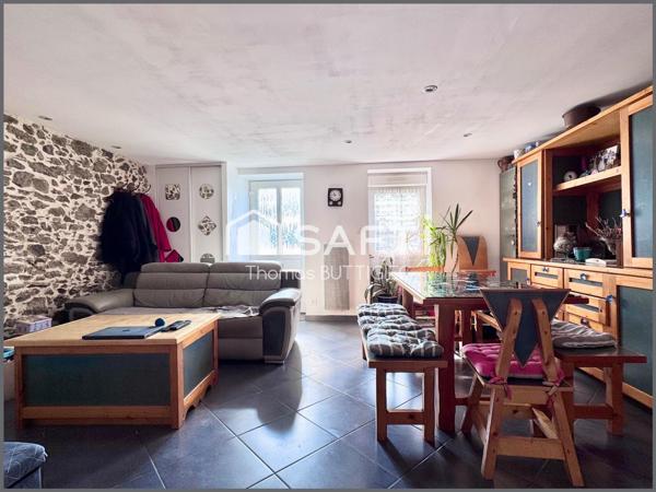 Maison de ville, deux chambres et atelier.