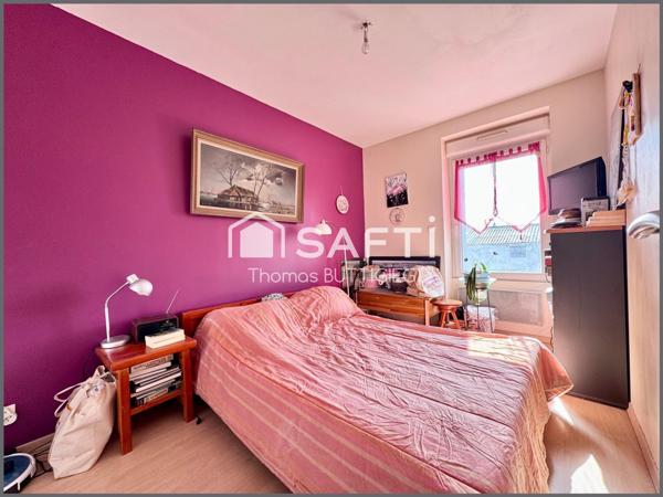 Maison de ville, deux chambres et atelier.