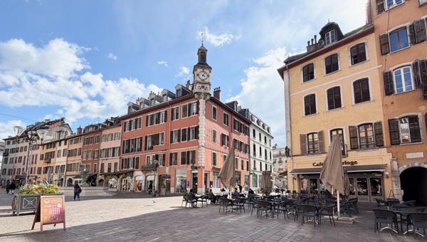 Chambéry (73000) Appartement T2 - 3ème étage - rue piétonne - centre historique Chambéry - Savoie
