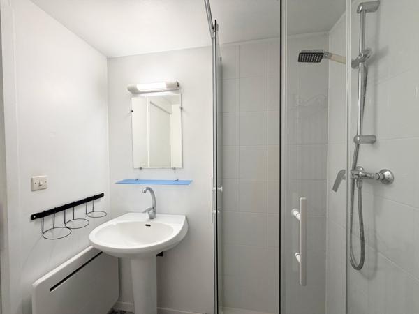 Chambéry (73000) Appartement T2 - 3ème étage - rue piétonne - centre historique Chambéry - Savoie