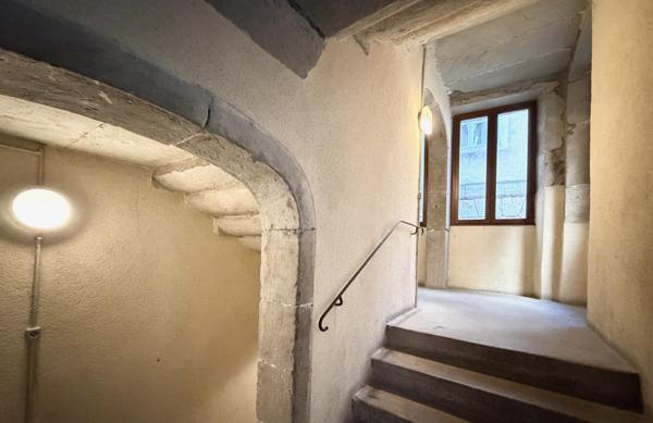 Chambéry (73000) Appartement T2 - 3ème étage - rue piétonne - centre historique Chambéry - Savoie