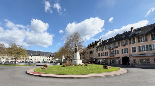Chambéry (73000) Appartement T2 - 3ème étage - rue piétonne - centre historique Chambéry - Savoie